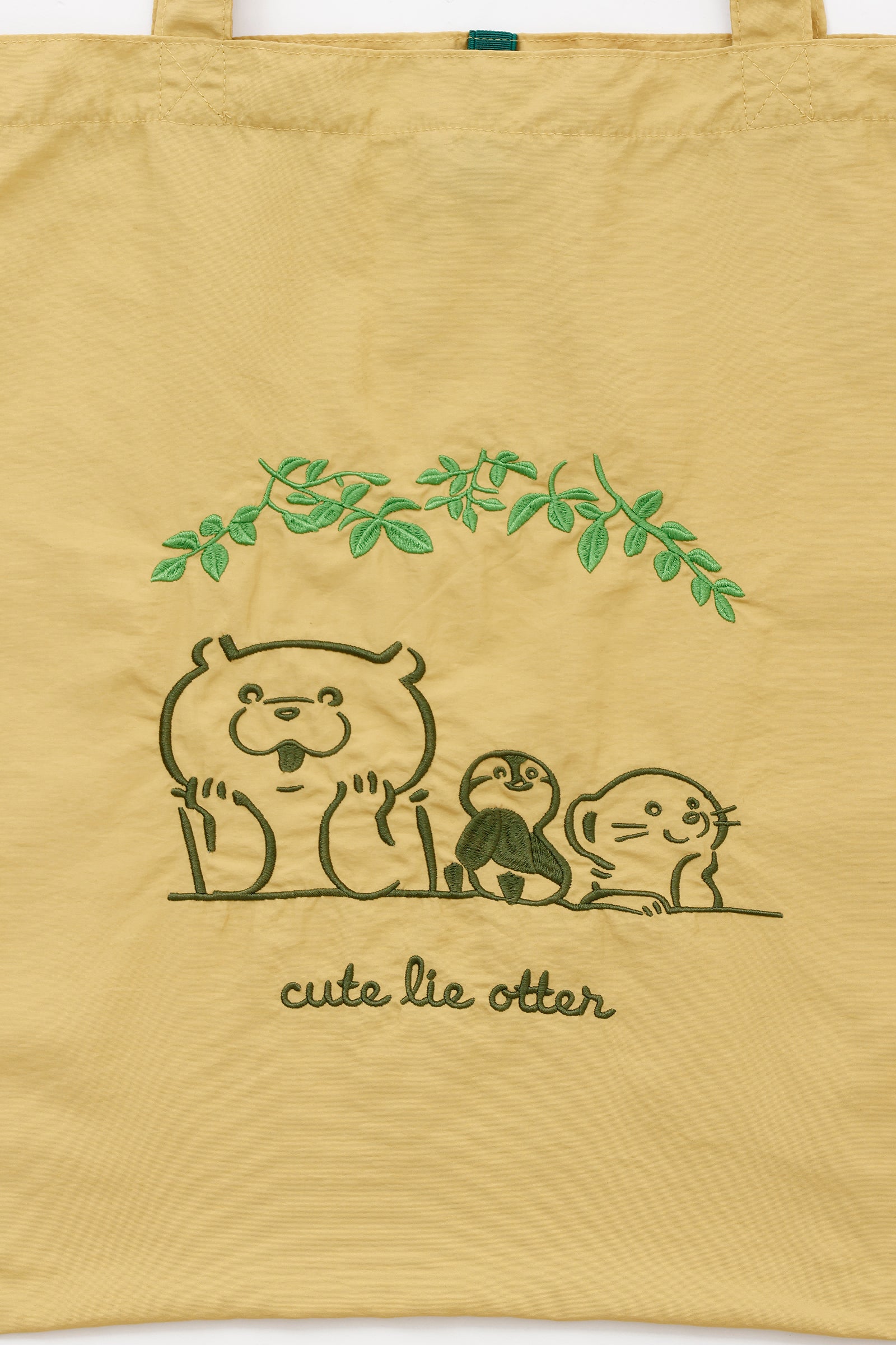 可愛い嘘のカワウソ 刺繍トートバッグ 若葉 イエロー