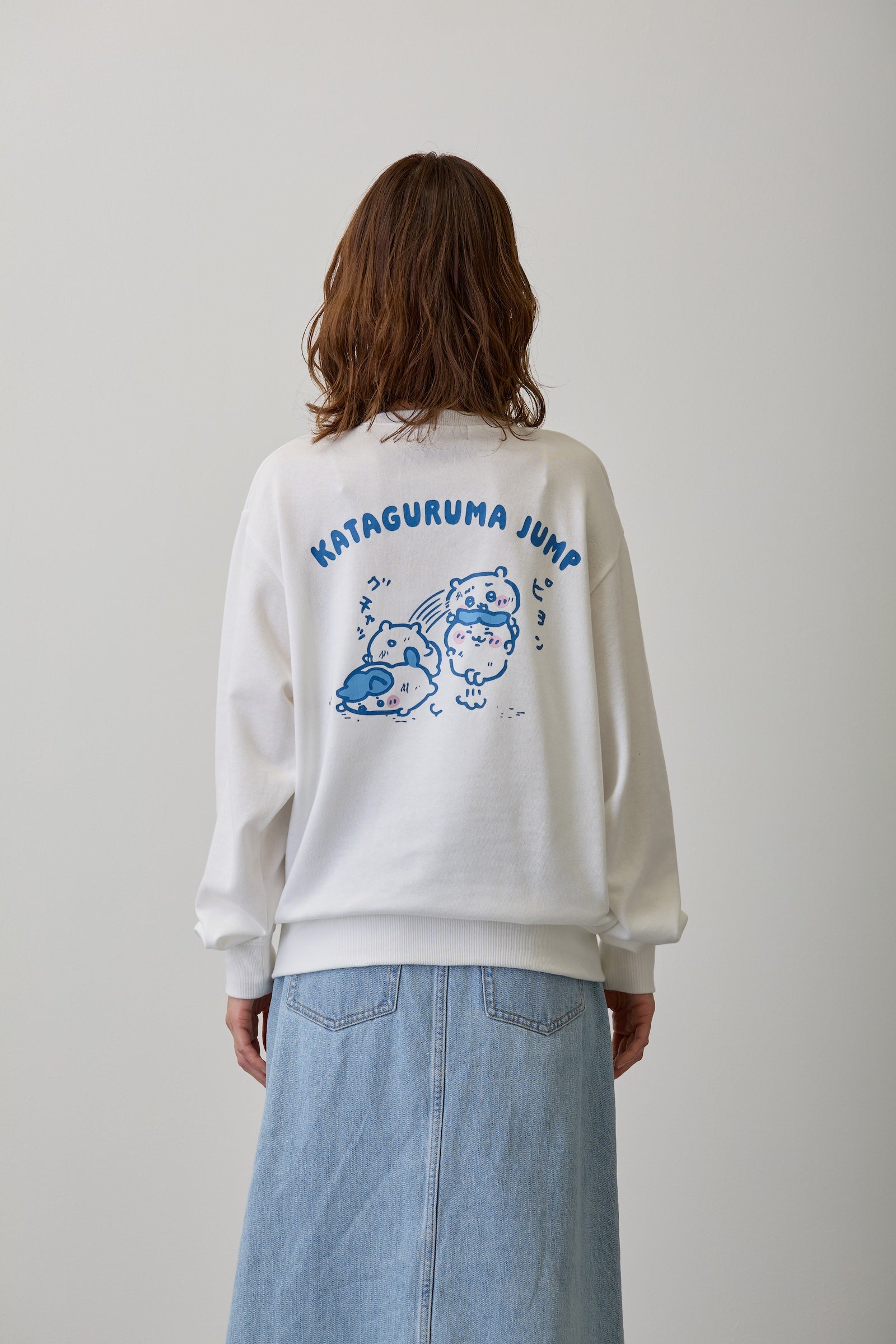ちいかわ スウェット 肩車ジャンプ ホワイト