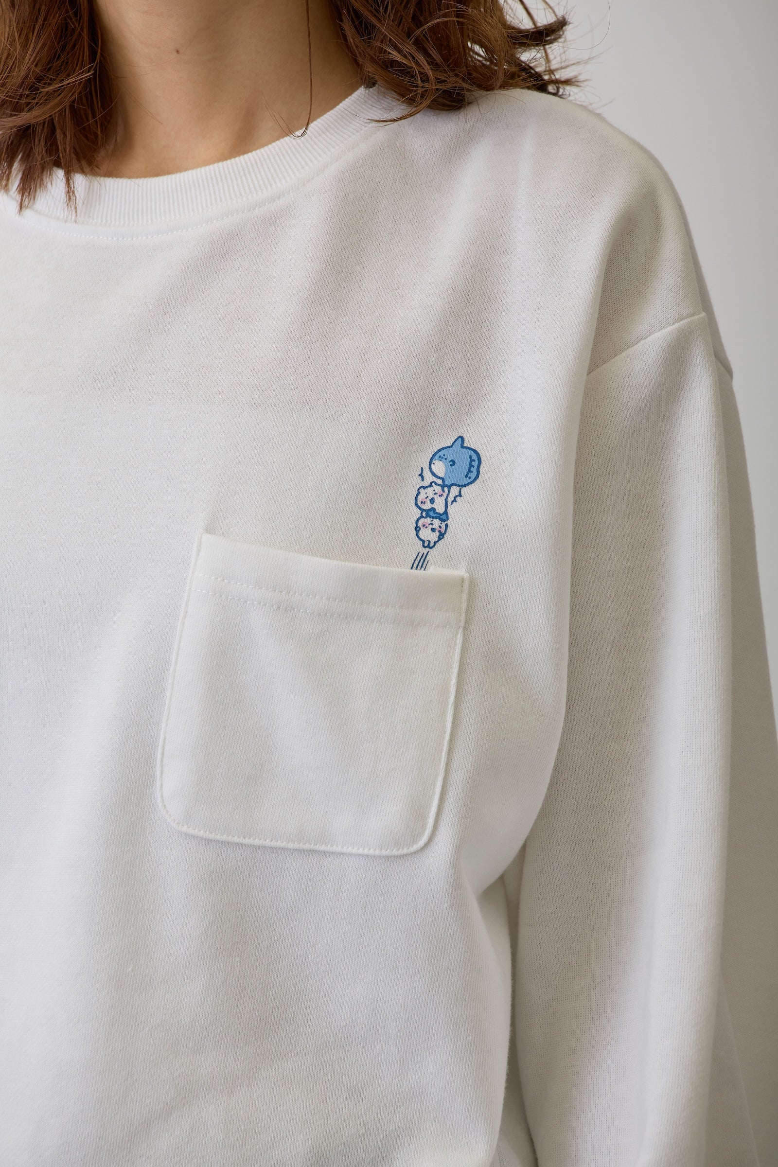 ちいかわ スウェット 肩車ジャンプ ホワイト