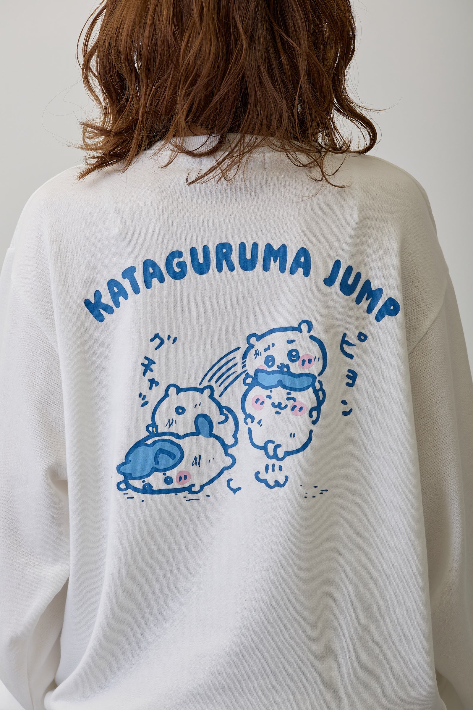 ちいかわ スウェット 肩車ジャンプ ホワイト