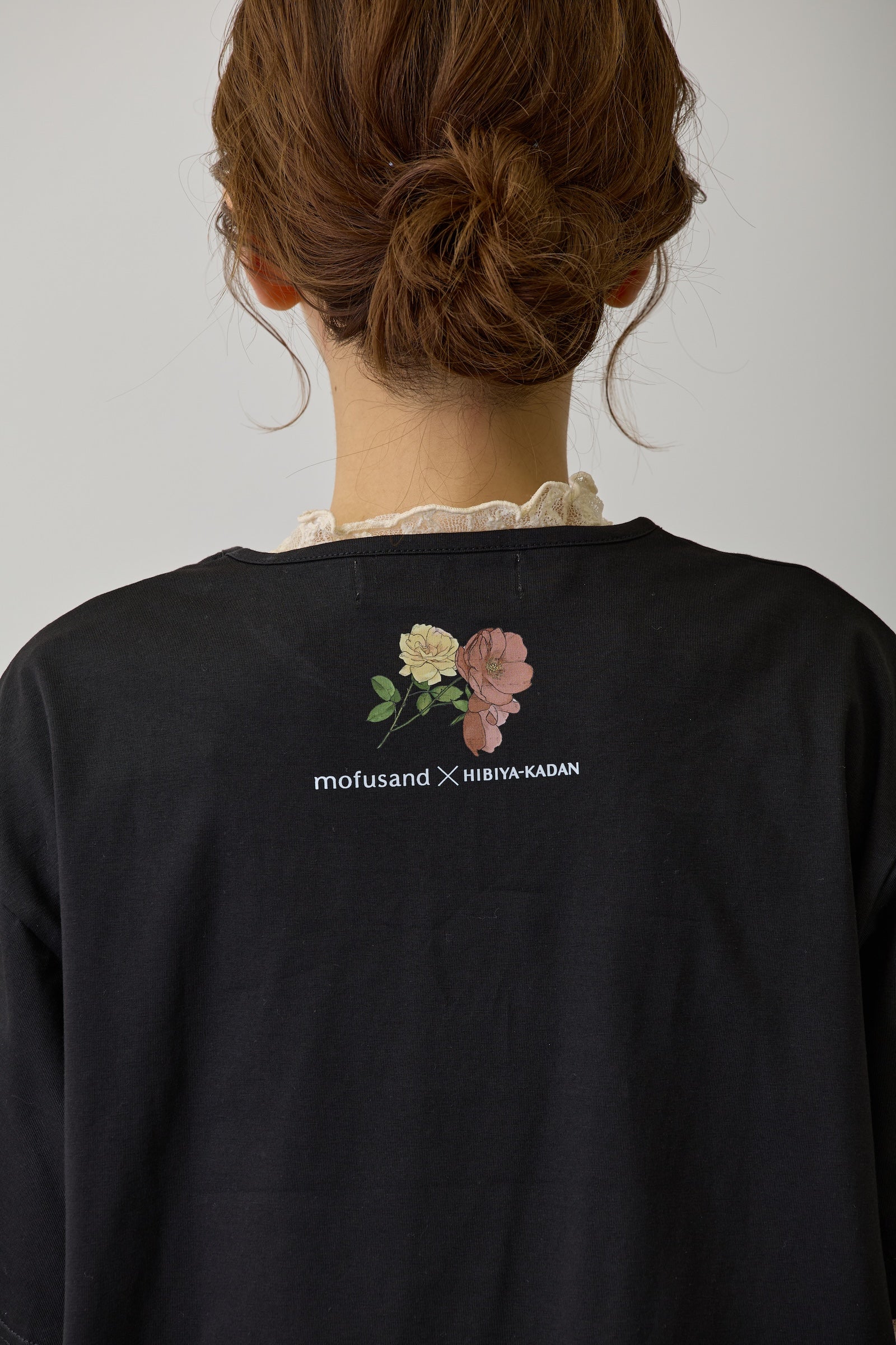 mofusand×日比谷花壇 Tシャツ レイフローラ ブラック