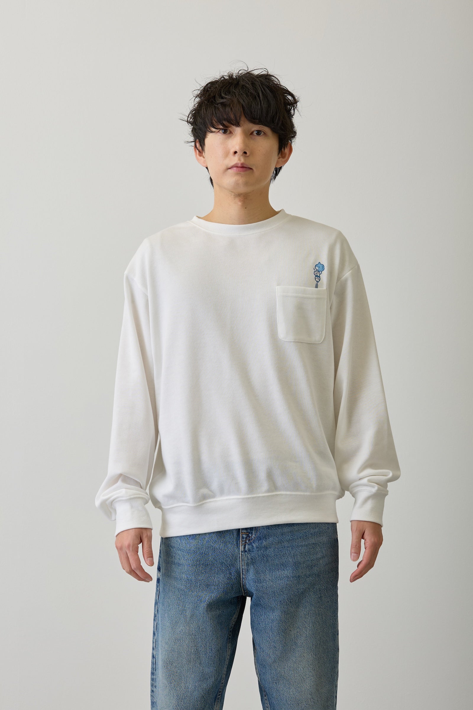 ちいかわ スウェット 肩車ジャンプ ホワイト