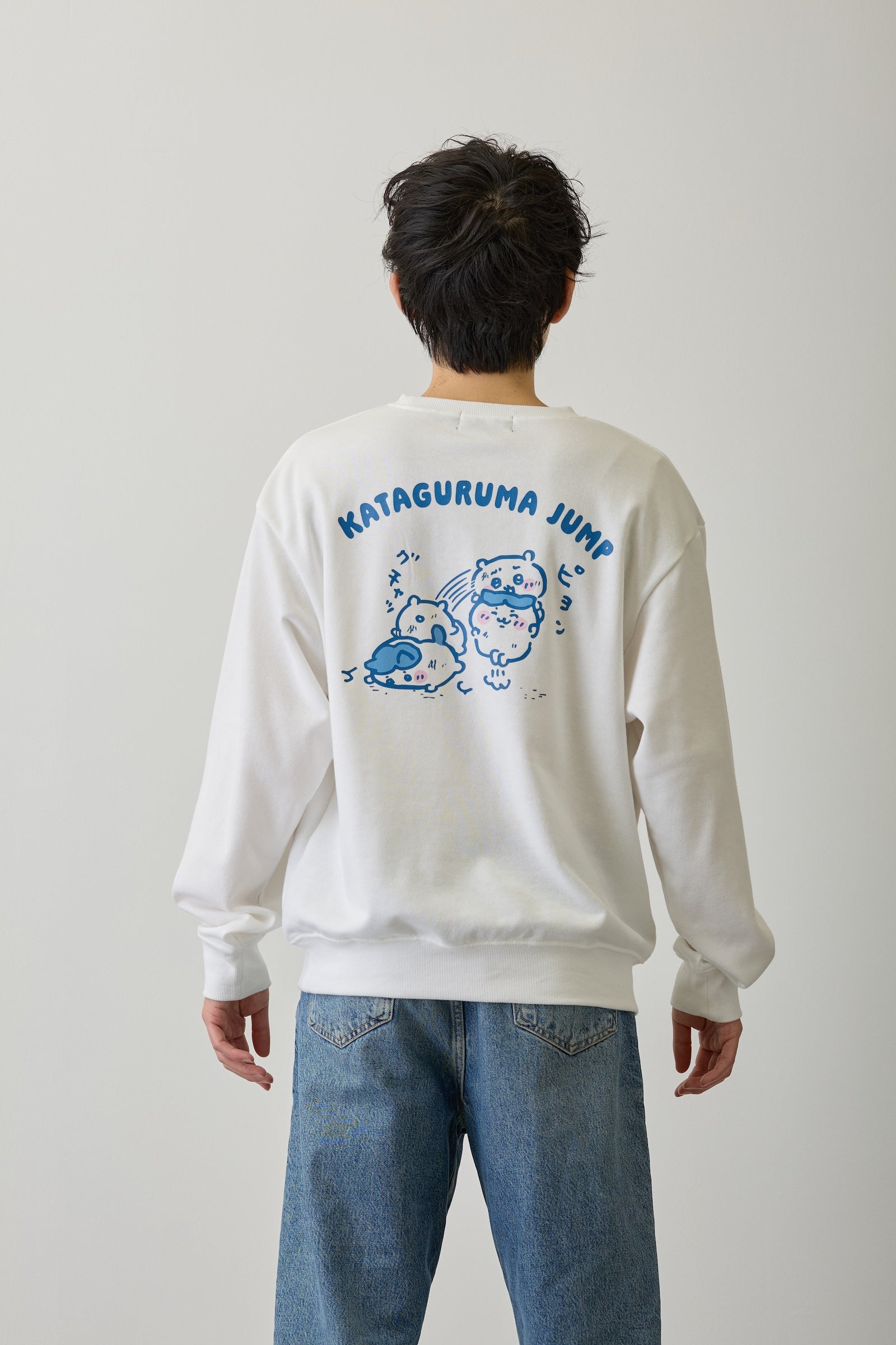 ちいかわ スウェット 肩車ジャンプ ホワイト