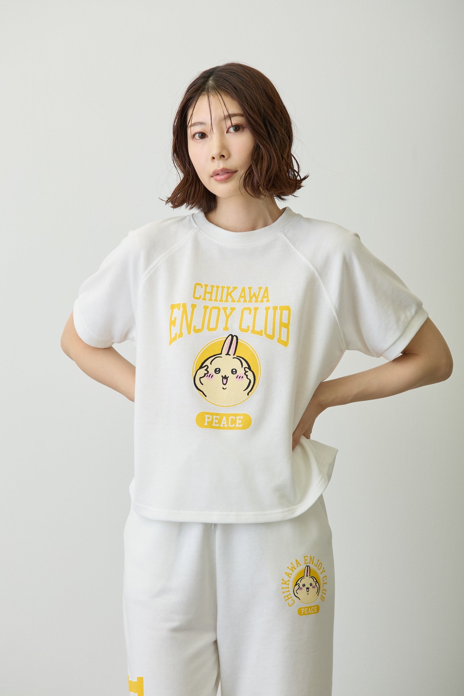 ちいかわ Tシャツ ピース うさぎ ホワイト