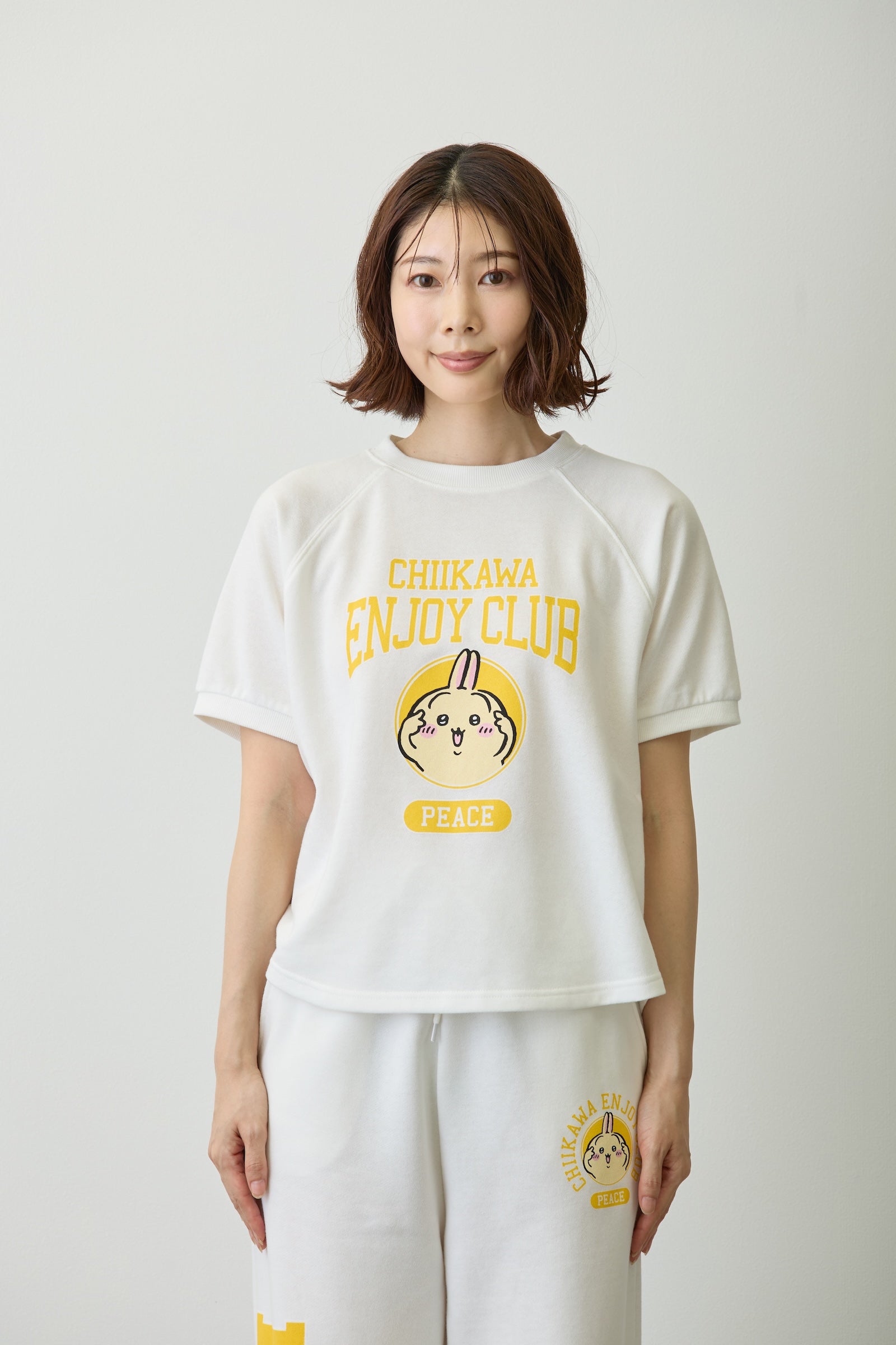 ちいかわ Tシャツ ピース うさぎ ホワイト