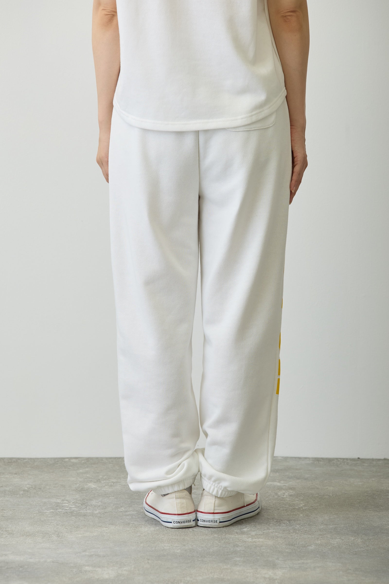 ちいかわ スウェットパンツ ピース うさぎ ホワイト