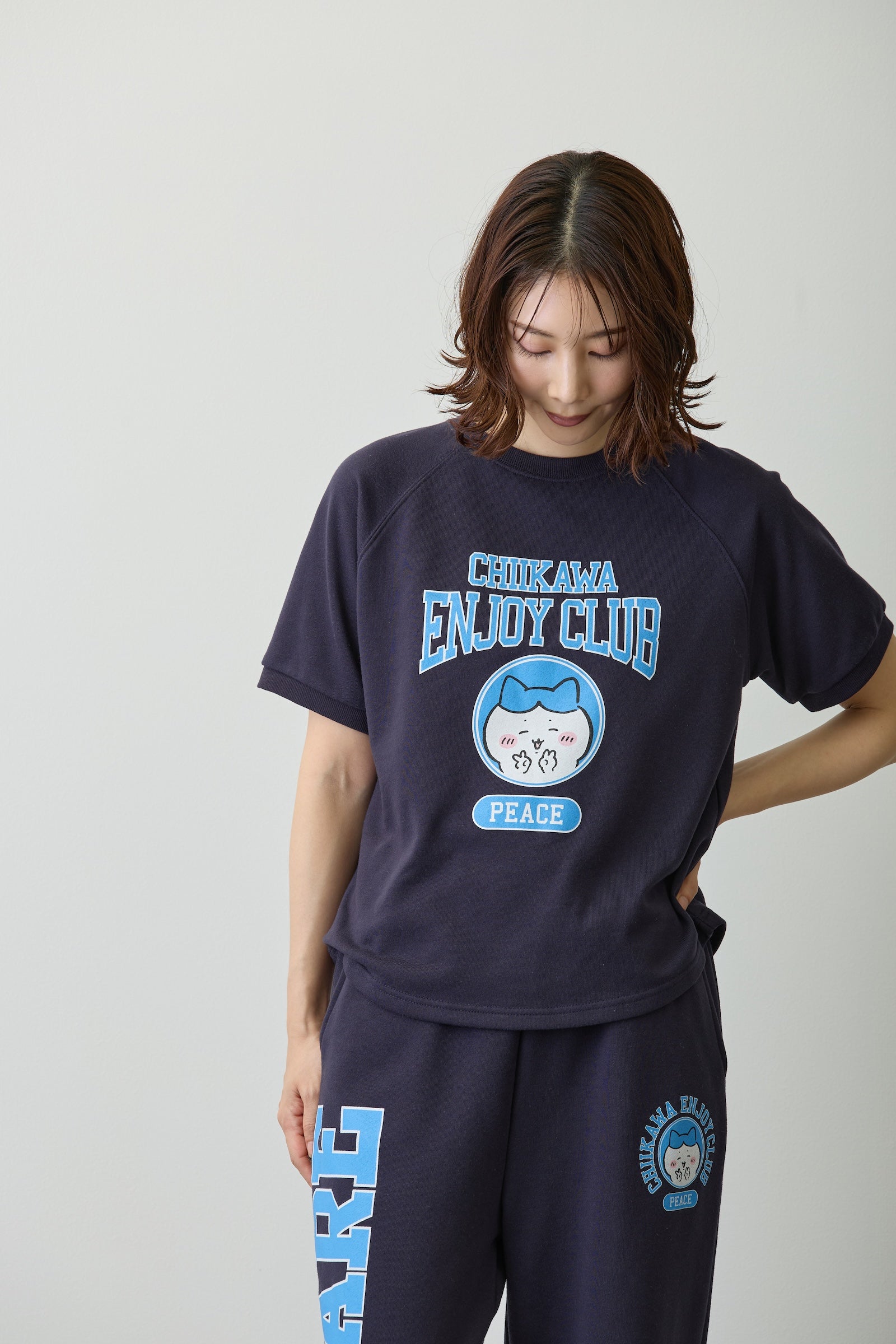 ちいかわ Tシャツ ピース ハチワレ ネイビー