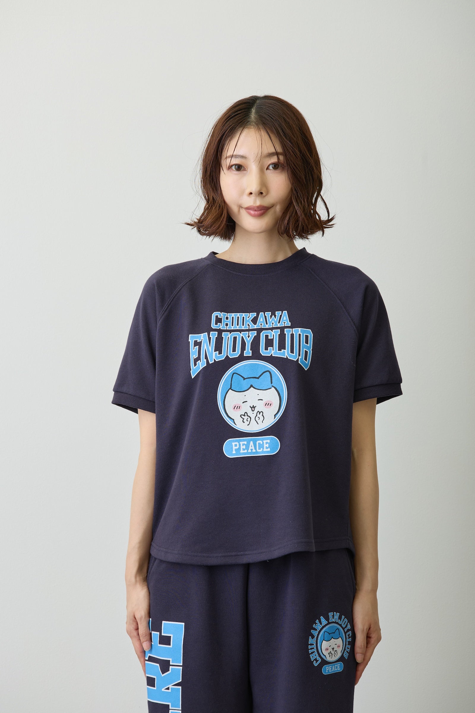 ちいかわ Tシャツ ピース ハチワレ ネイビー