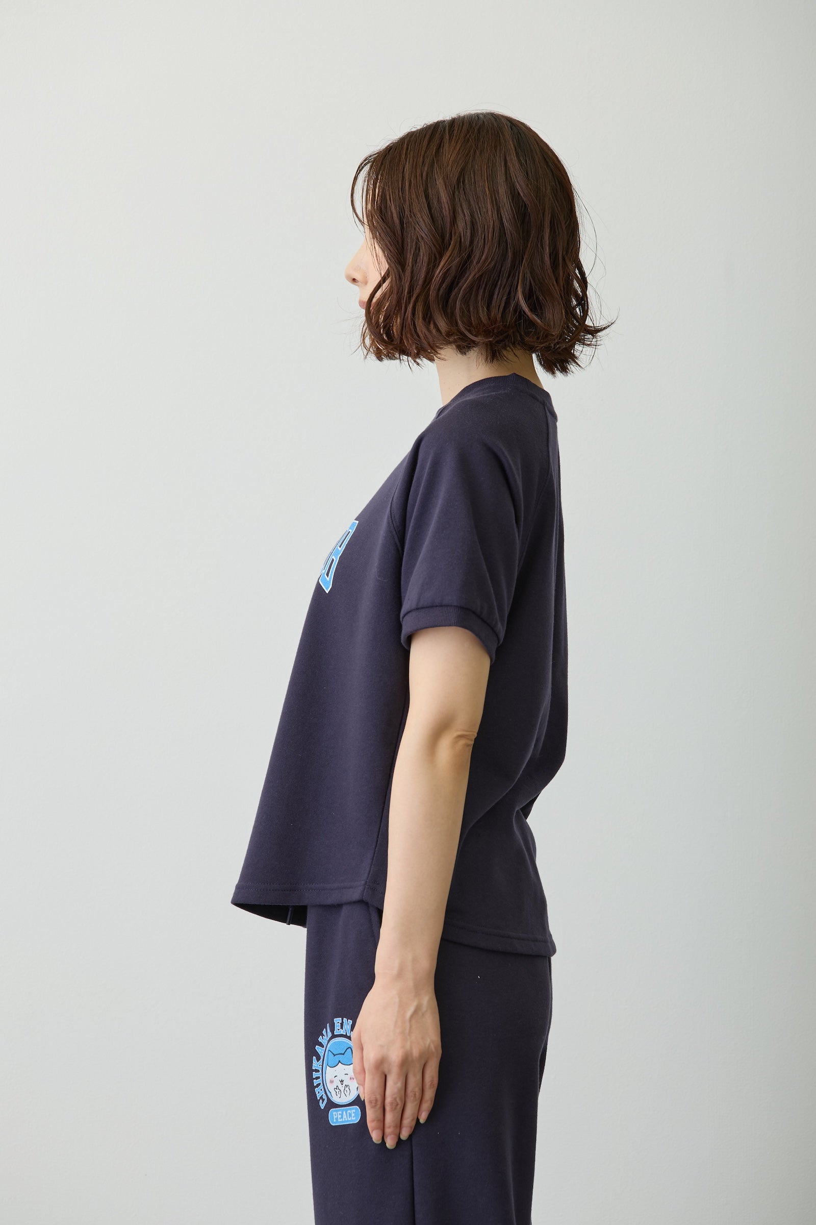 ちいかわ Tシャツ ピース ハチワレ ネイビー