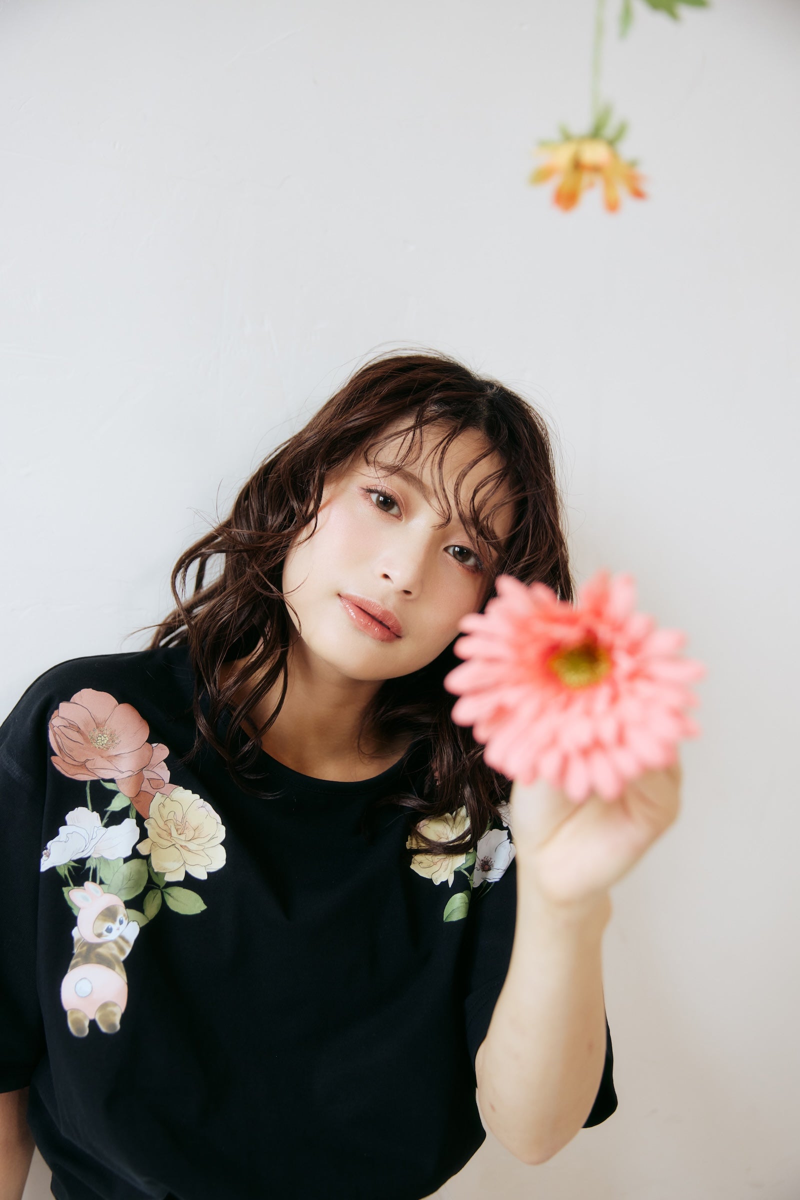 mofusand×日比谷花壇 Tシャツ レイフローラ ブラック