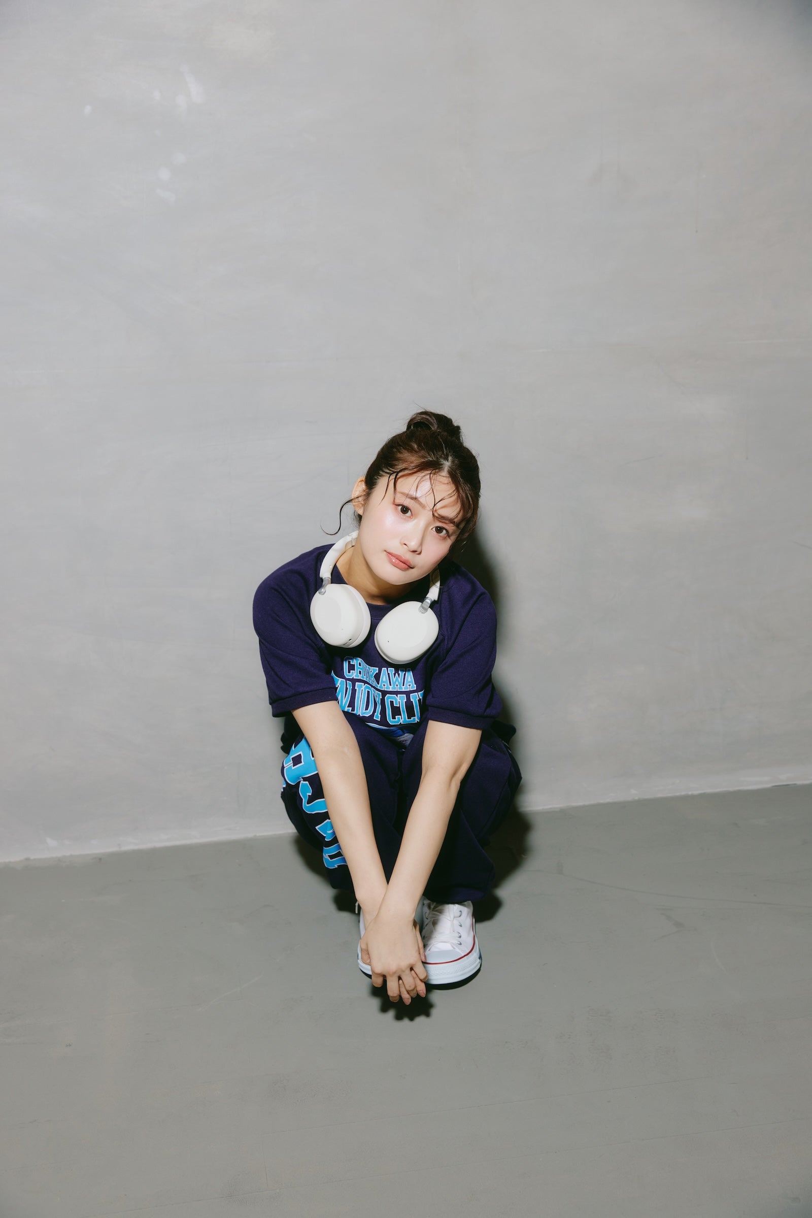 ちいかわ Tシャツ ピース ハチワレ ネイビー