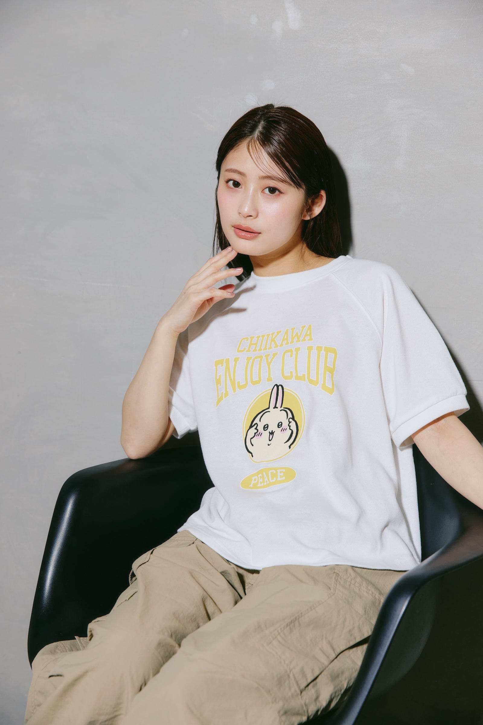 ちいかわ Tシャツ ピース うさぎ ホワイト