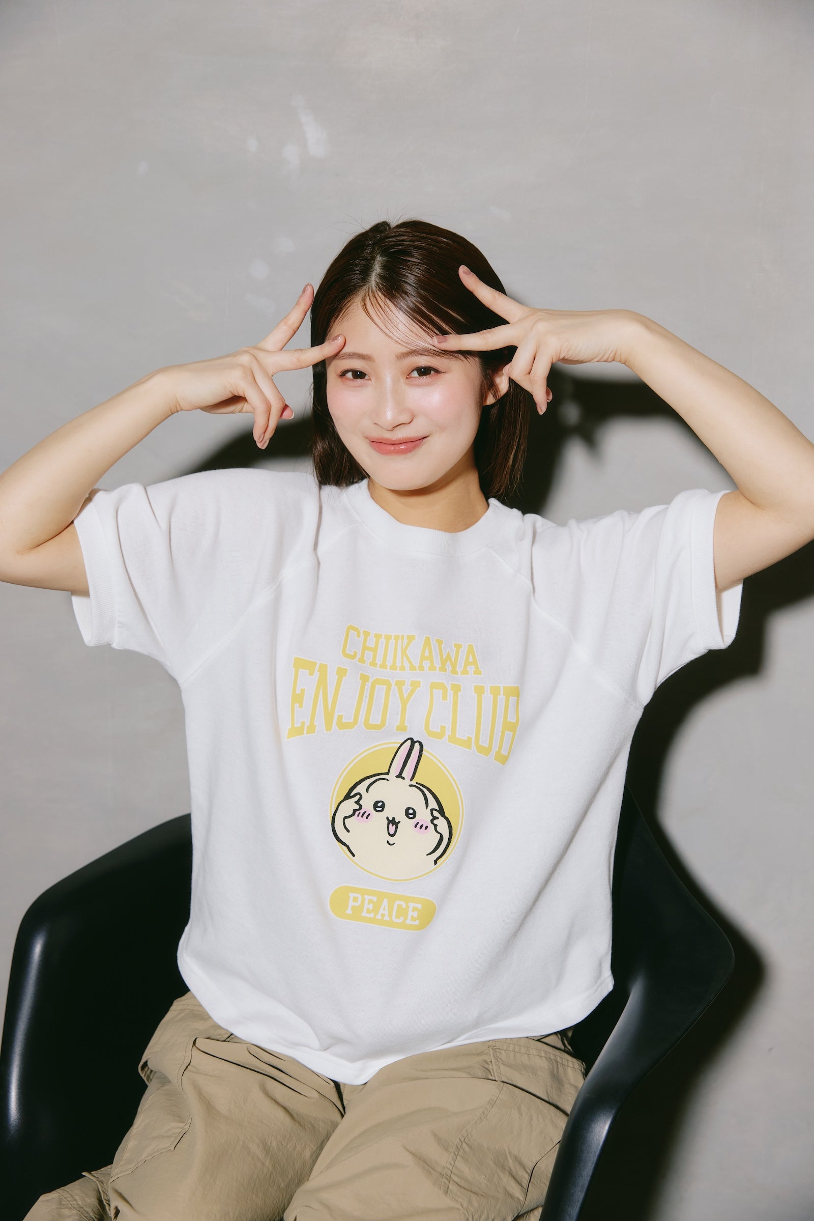 ちいかわ Tシャツ ピース うさぎ ホワイト