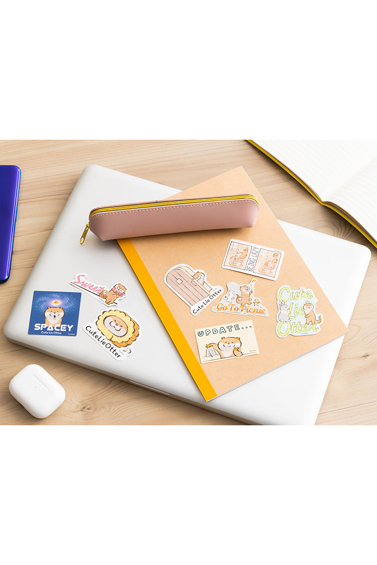 可愛い嘘のカワウソスマホに貼れるサイズのステッカー(ドア)