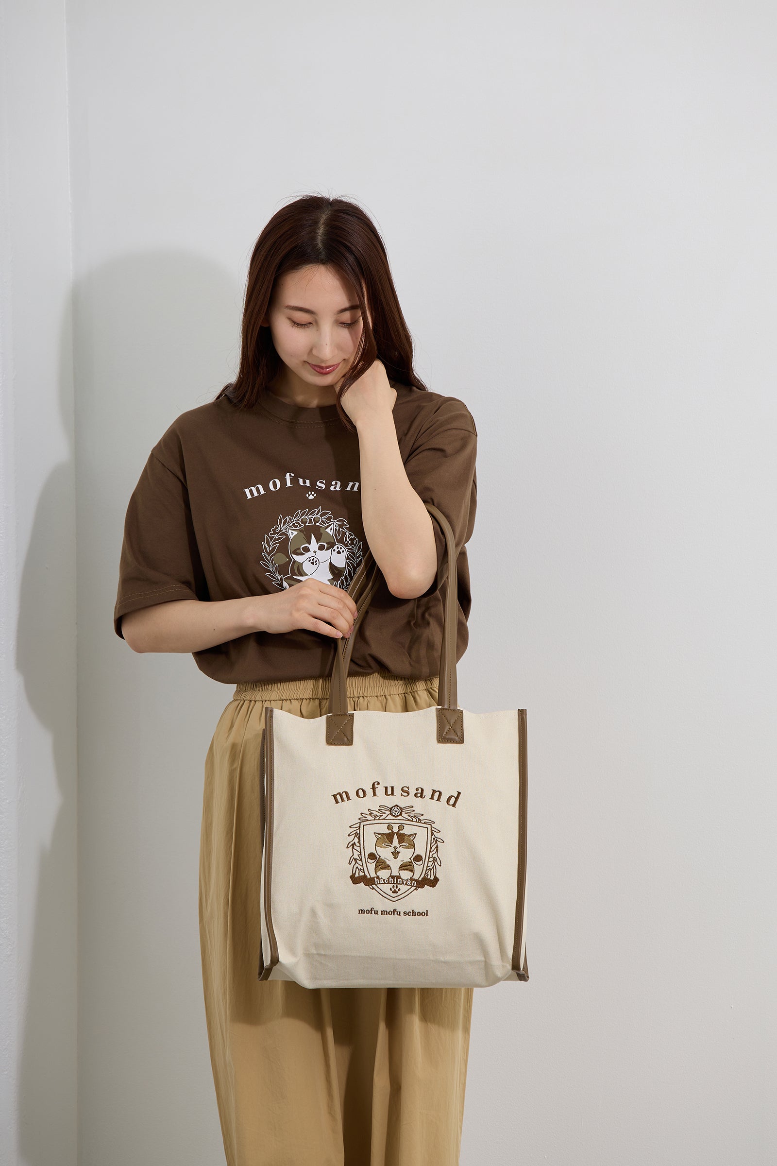 mofusand トートバッグ カレッジ風はちにゃん サンドベージュ
