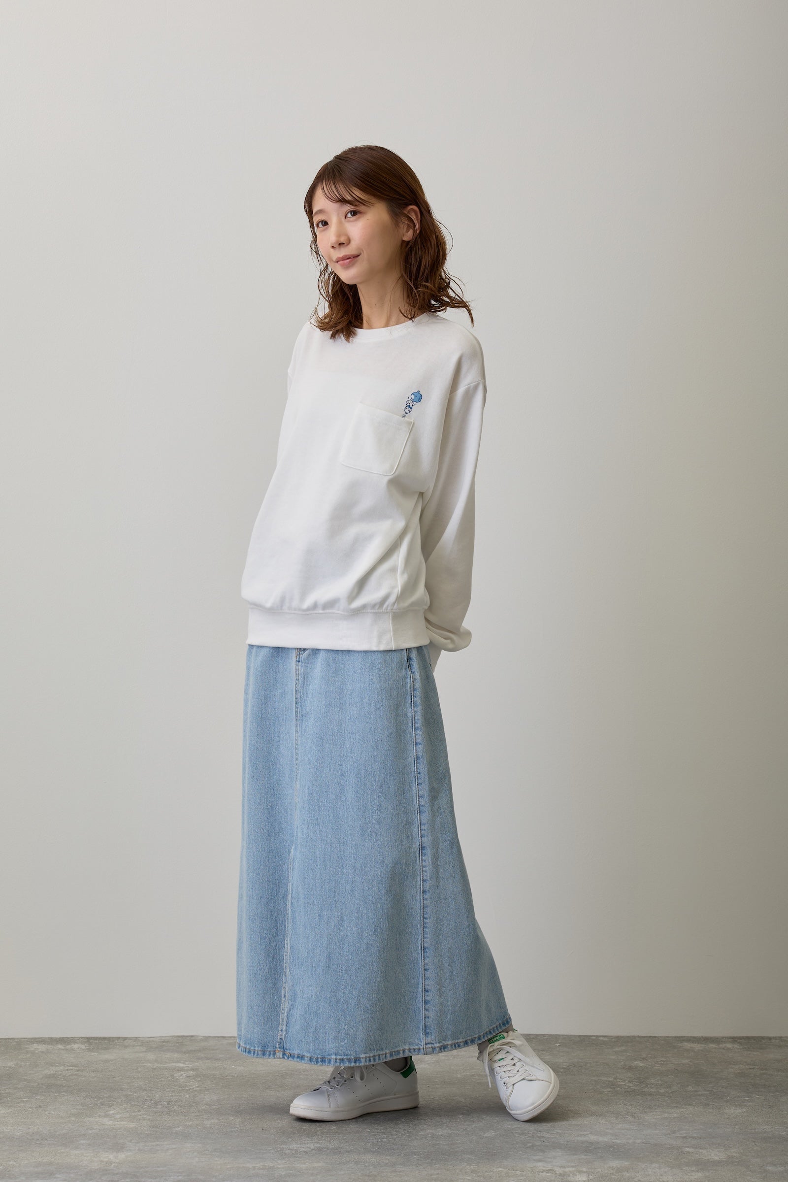 ちいかわ スウェット 肩車ジャンプ ホワイト