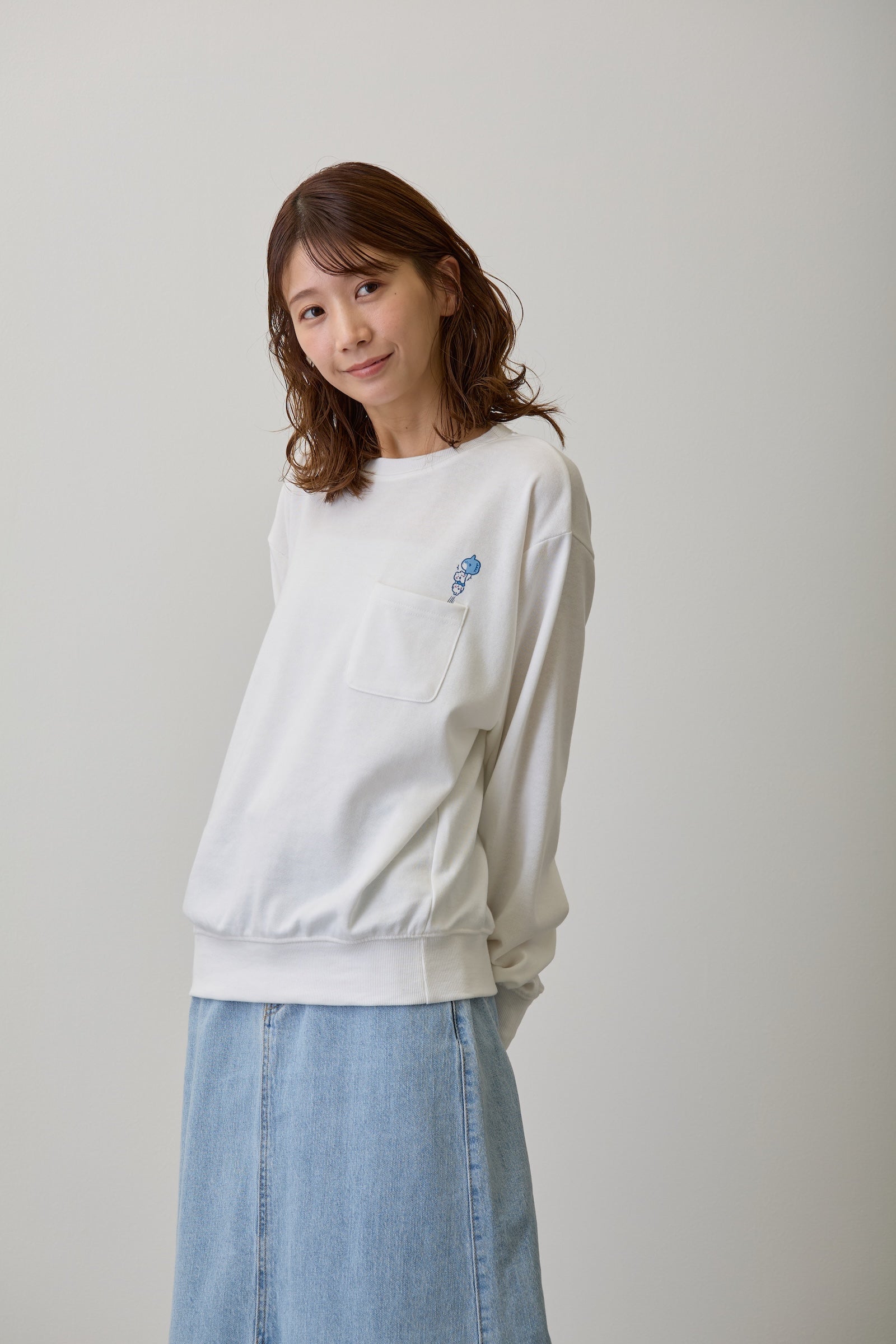 ちいかわ スウェット 肩車ジャンプ ホワイト