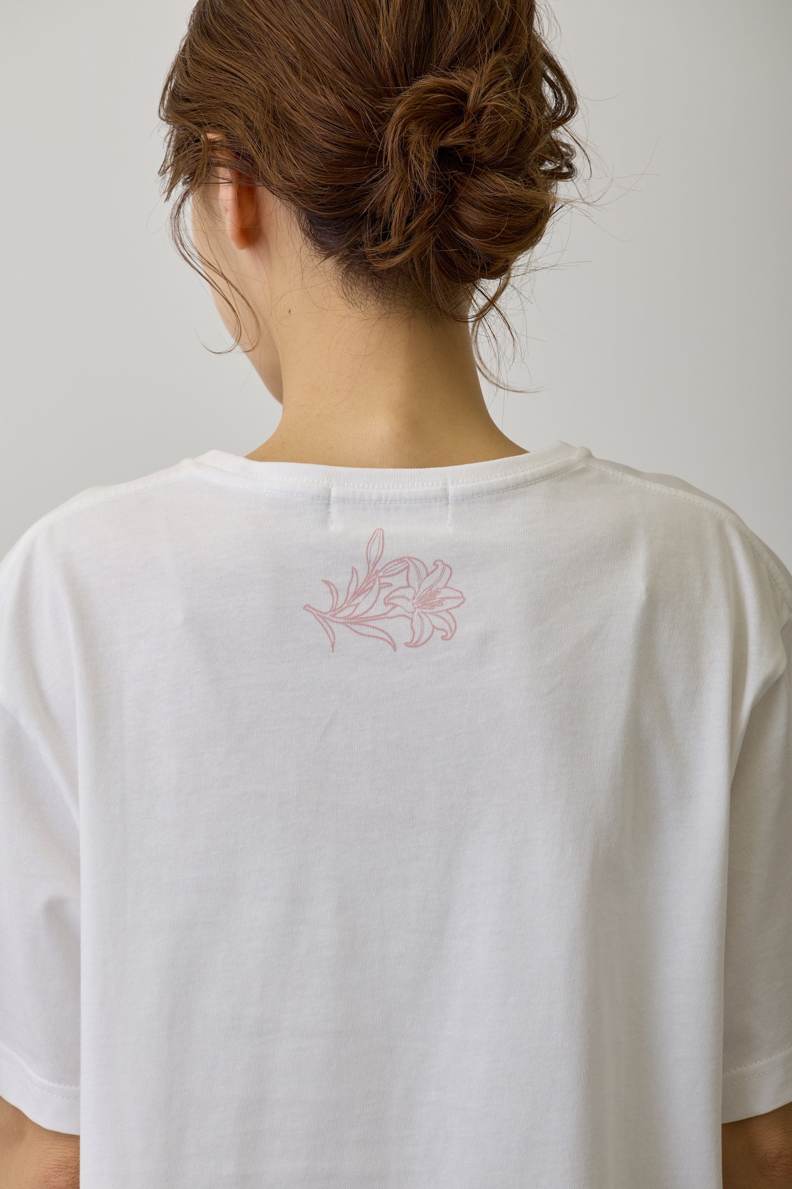 mofusand   Tシャツ アールヌーヴォー風 リリー ホワイト