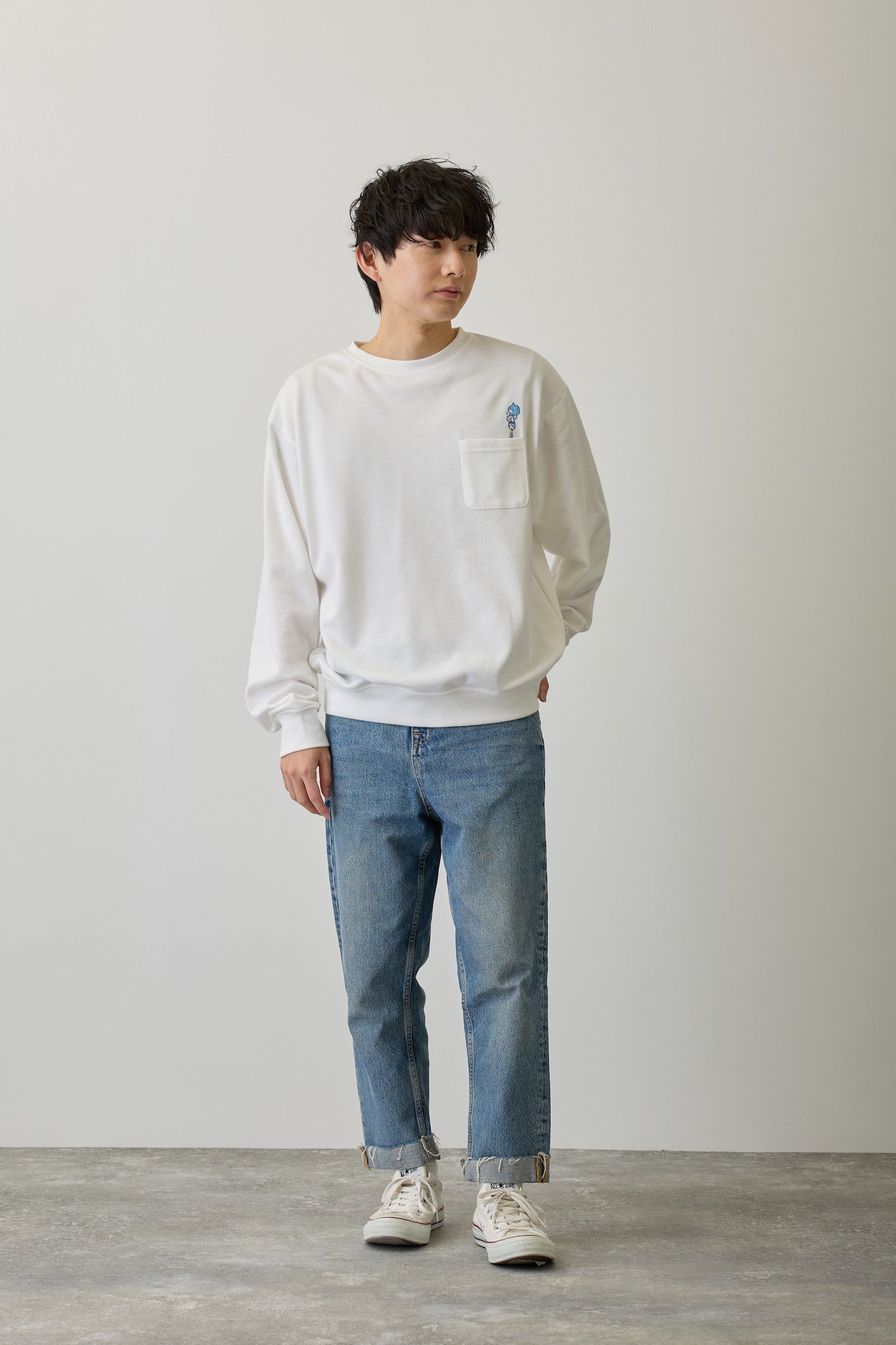 VERSION OF YOU オフショルダースウェット ホワイト ちゃぴさん ちいかわ スウェット 肩車ジャンプ ホワイト