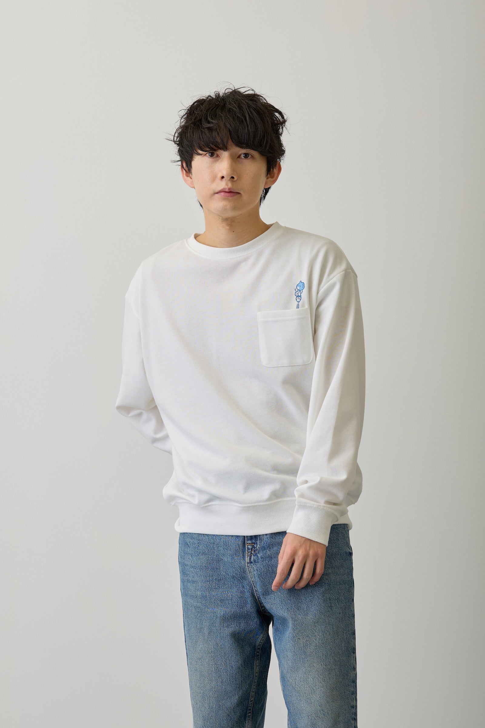 ちいかわ スウェット 肩車ジャンプ ホワイト