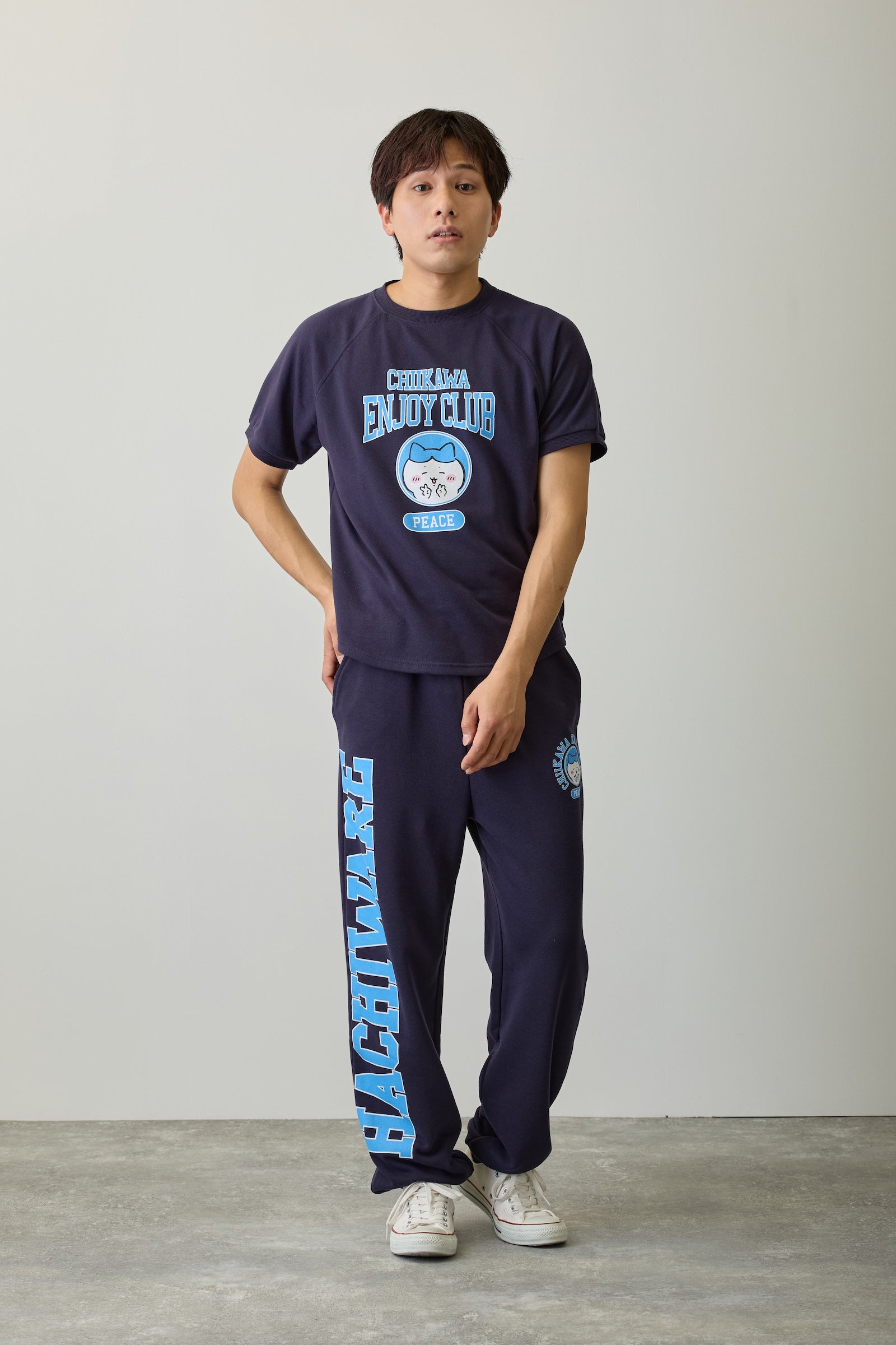 ちいかわ Tシャツ ピース ハチワレ ネイビー