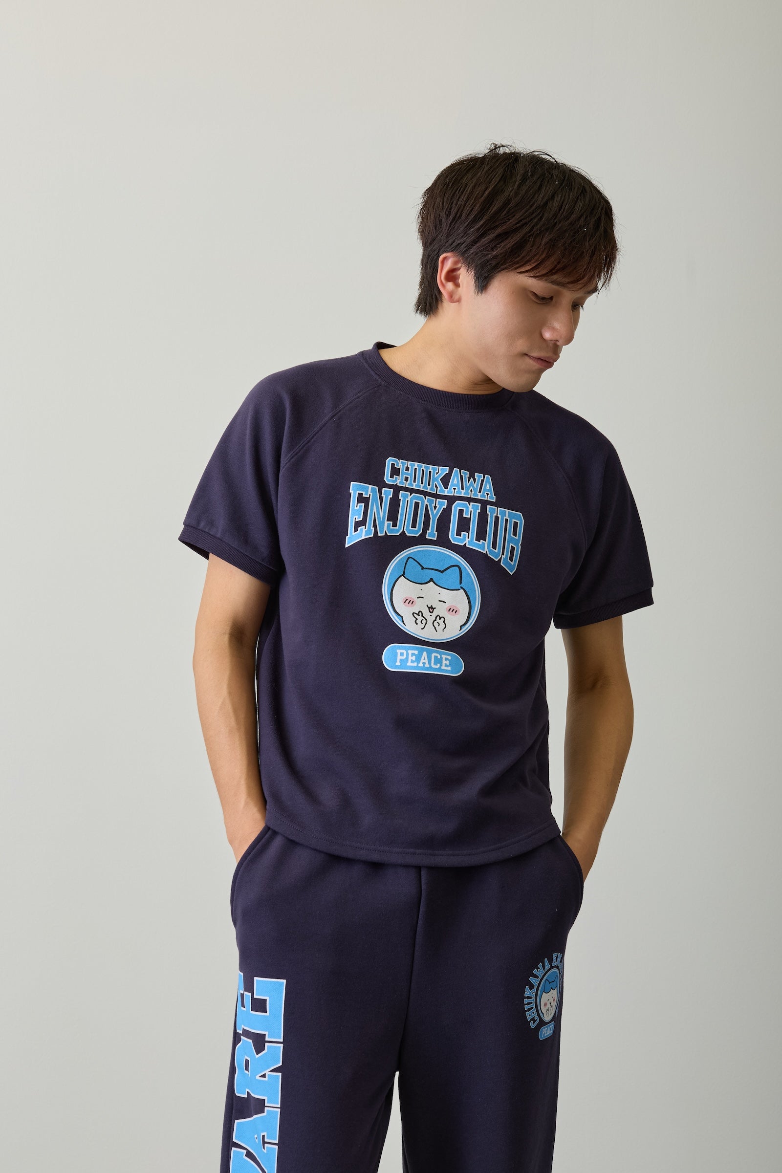 ちいかわ Tシャツ ピース ハチワレ ネイビー