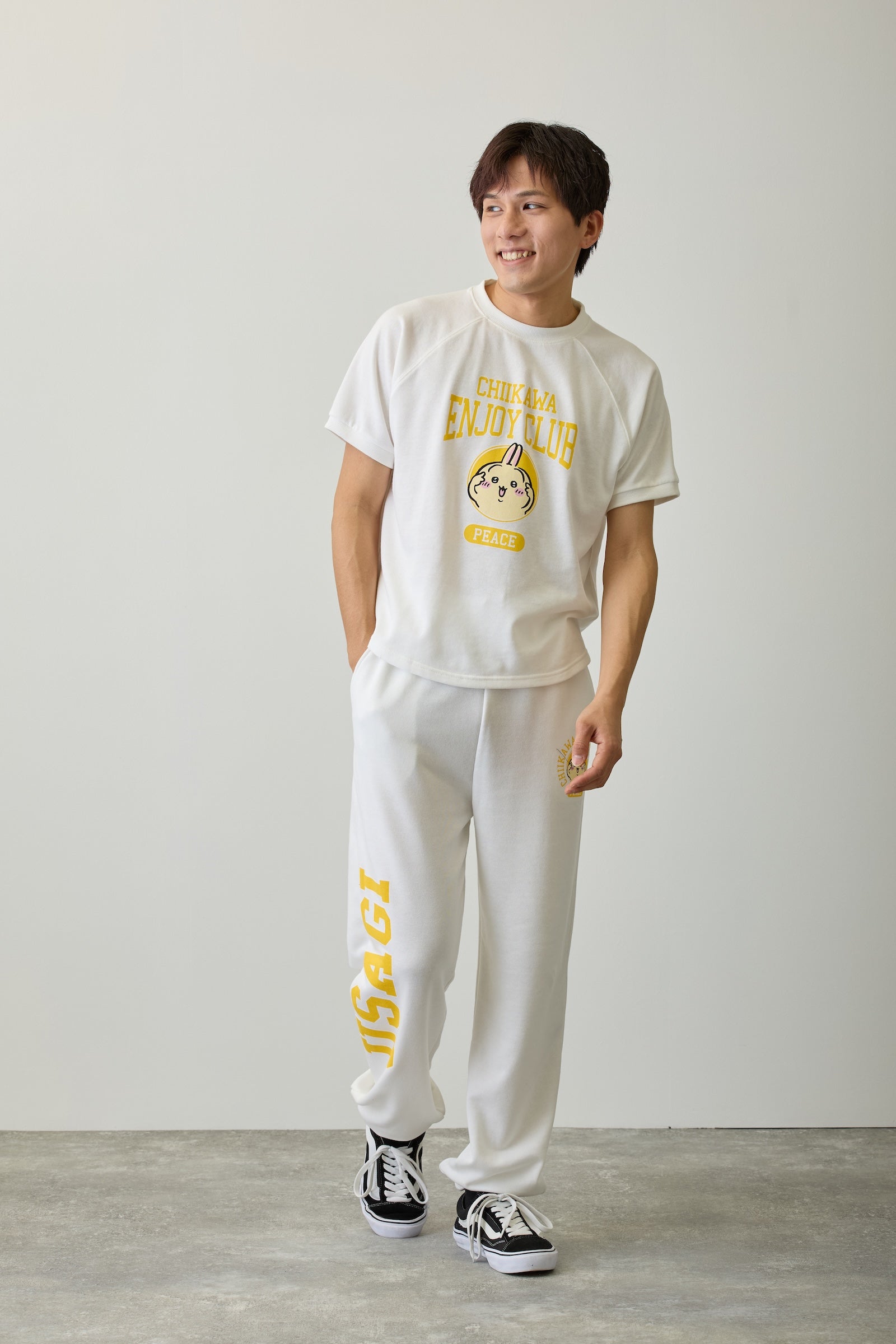 ちいかわ Tシャツ ピース うさぎ ホワイト