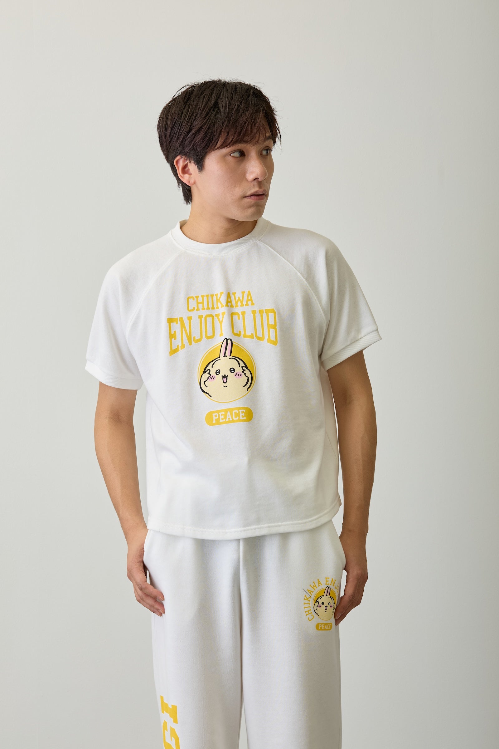 ちいかわ Tシャツ ピース うさぎ ホワイト