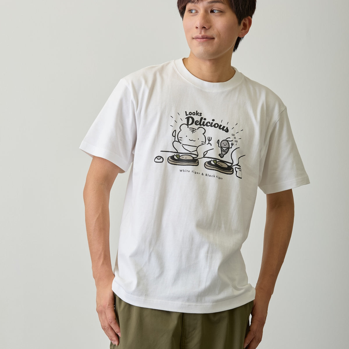 ホワイトタイガーとブラックタイガー Tシャツ Looks Delicious