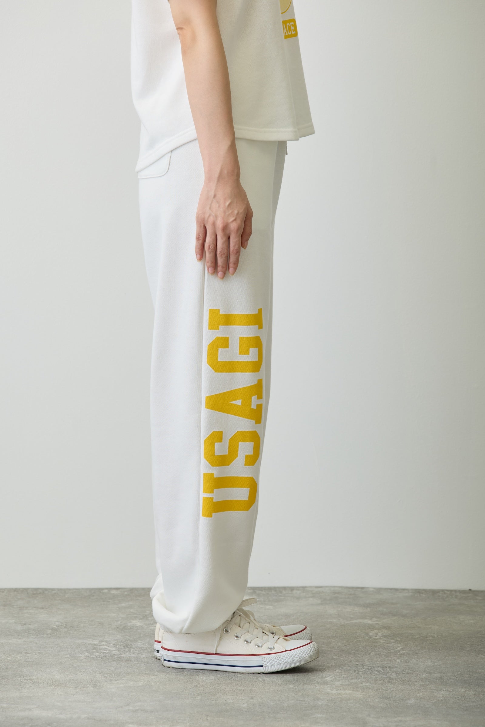 ちいかわ スウェットパンツ ピース うさぎ ホワイト