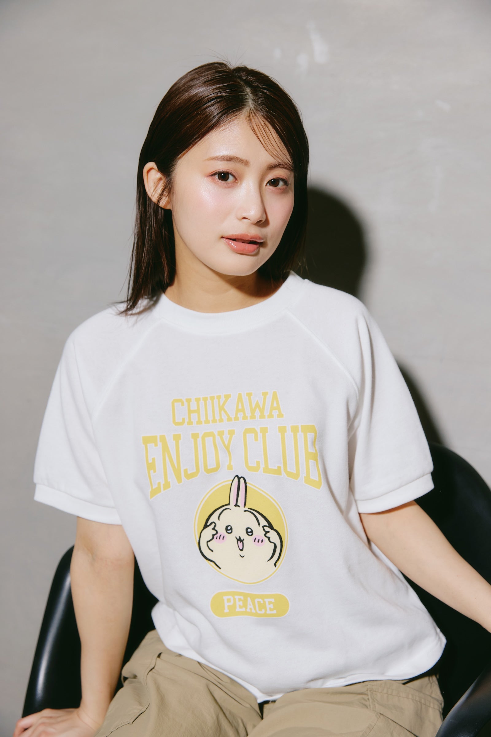 ちいかわ Tシャツ ピース うさぎ ホワイト