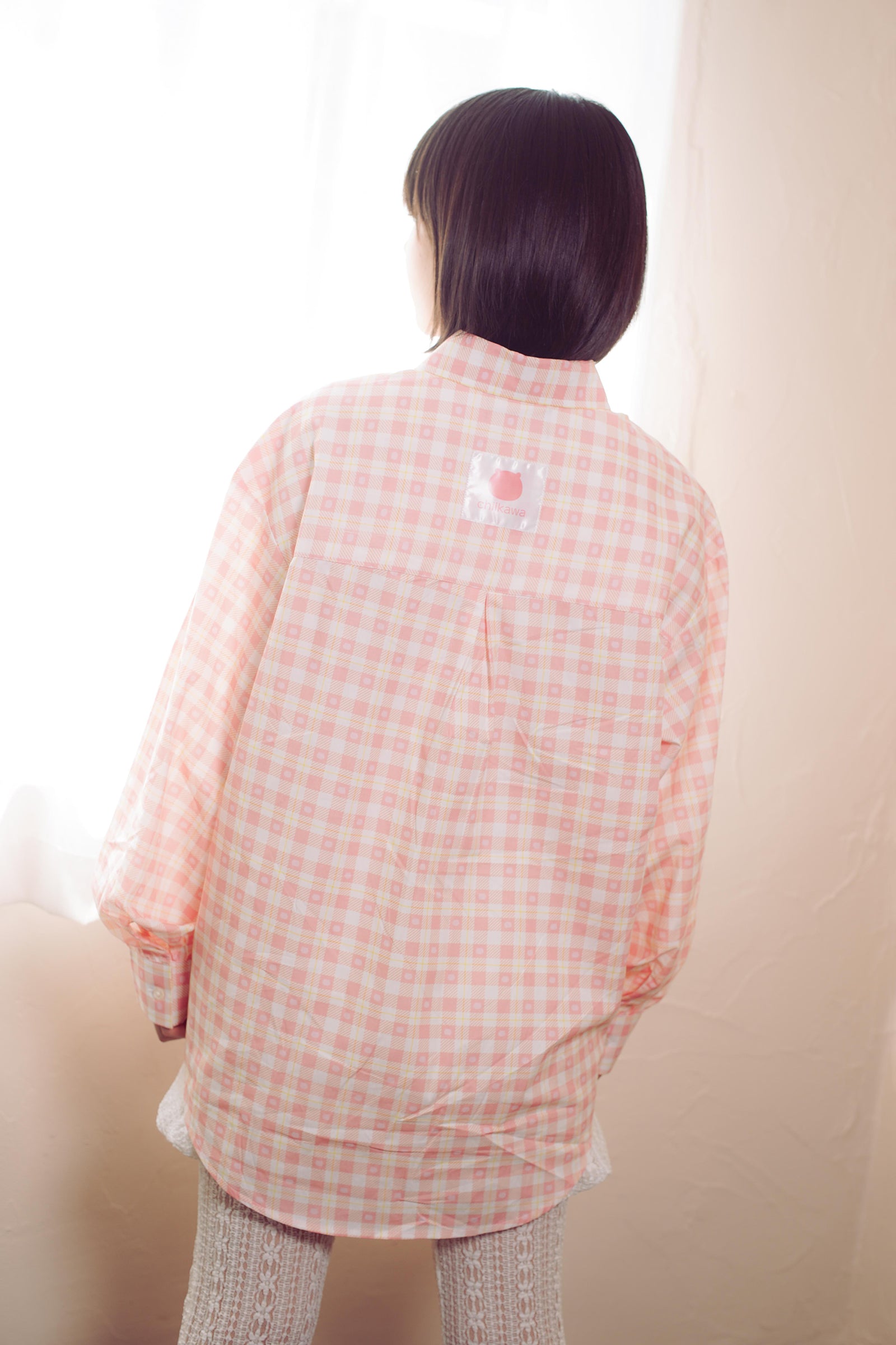 ピンクとホワイトのチェック柄シャツワンピース ギンガムチェック肩あきシャツワンピース - Ank Rouge(アン