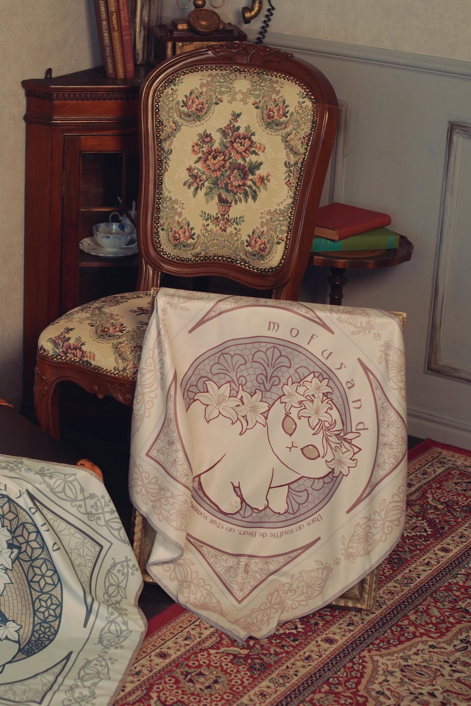 mofusand   スカーフ アールヌーヴォー風 リリー モーヴベージュ